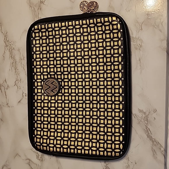 Fashionation duchess black and gold 10.2" tablet or laptop sleeve - NEW - Picture 1 of 6